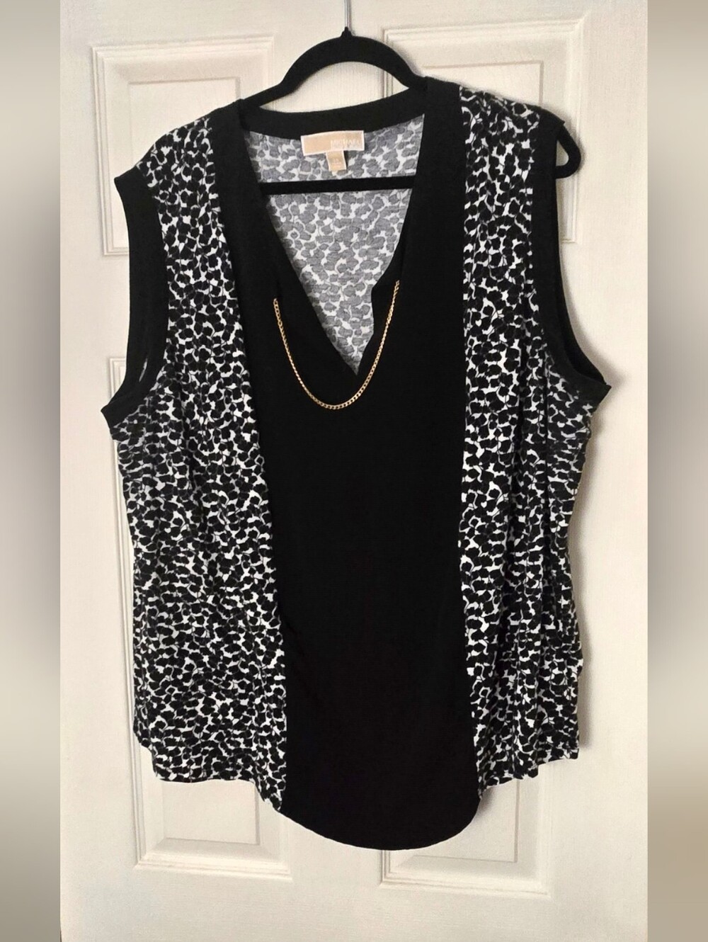 MICHAEL Michael Kors Black and White Sleeveless V-Neck Top with Gold Chain
